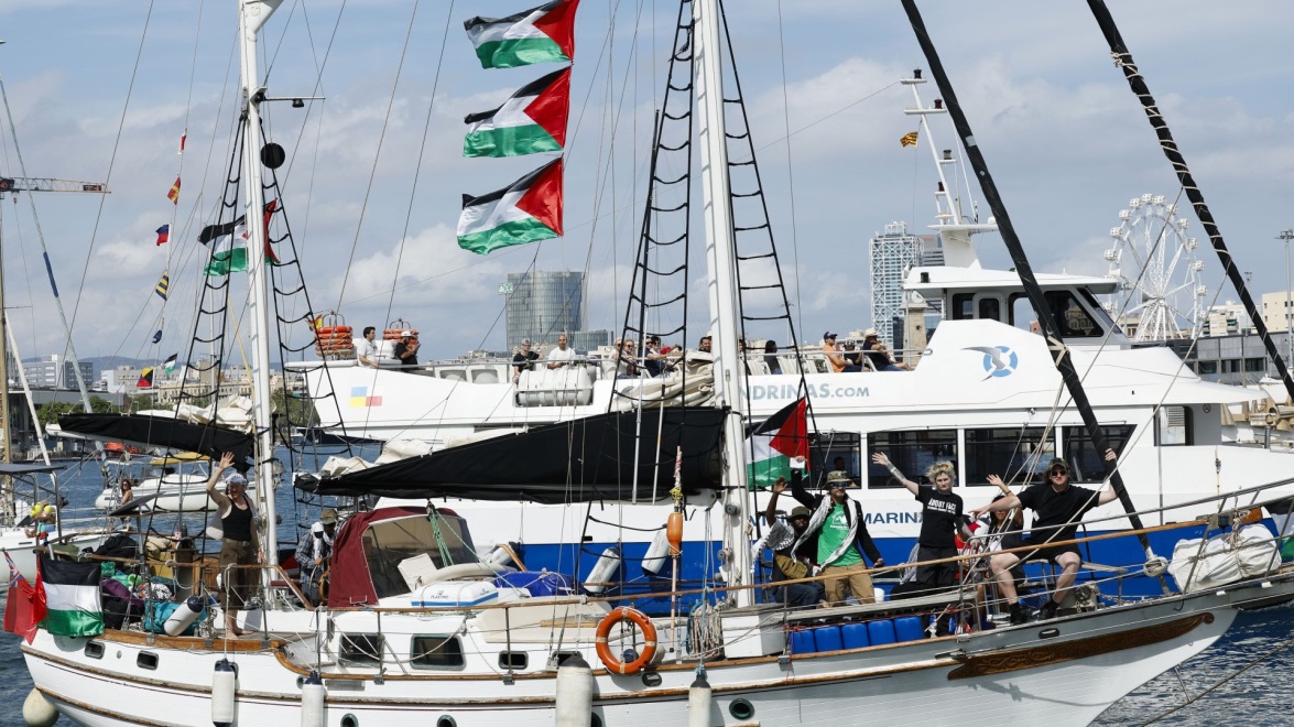 Dietro le navi Dietro le navi